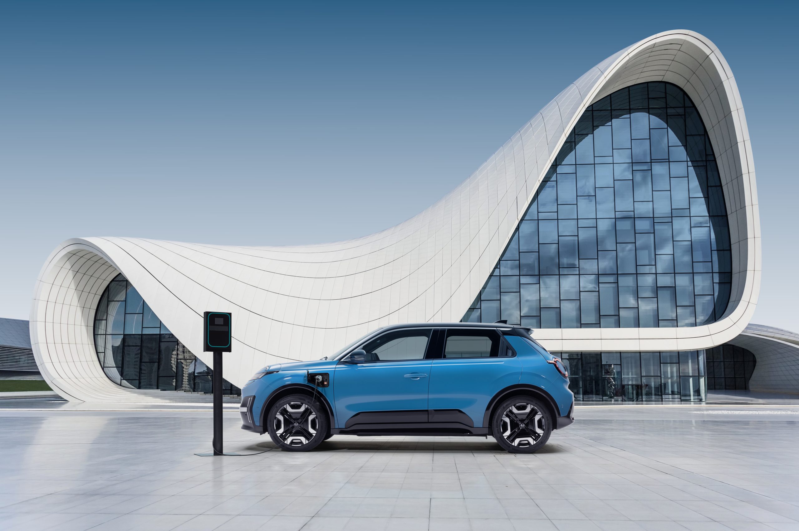 Nya Helt eldrivna Nissan MICRA hos Bilkompaniet i Mora och Gävle