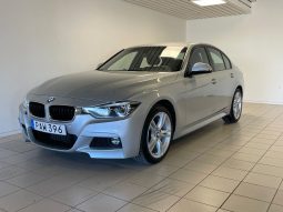 BMW 330i xDrive Sedan M Sport Drag