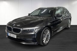 BMW 520d Touring Sport line Shadow Pano B-kam Värmare H&K