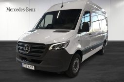 Mercedes-Benz eSprinter 320 81 kWh elbil drag förklimatisering lagerbil